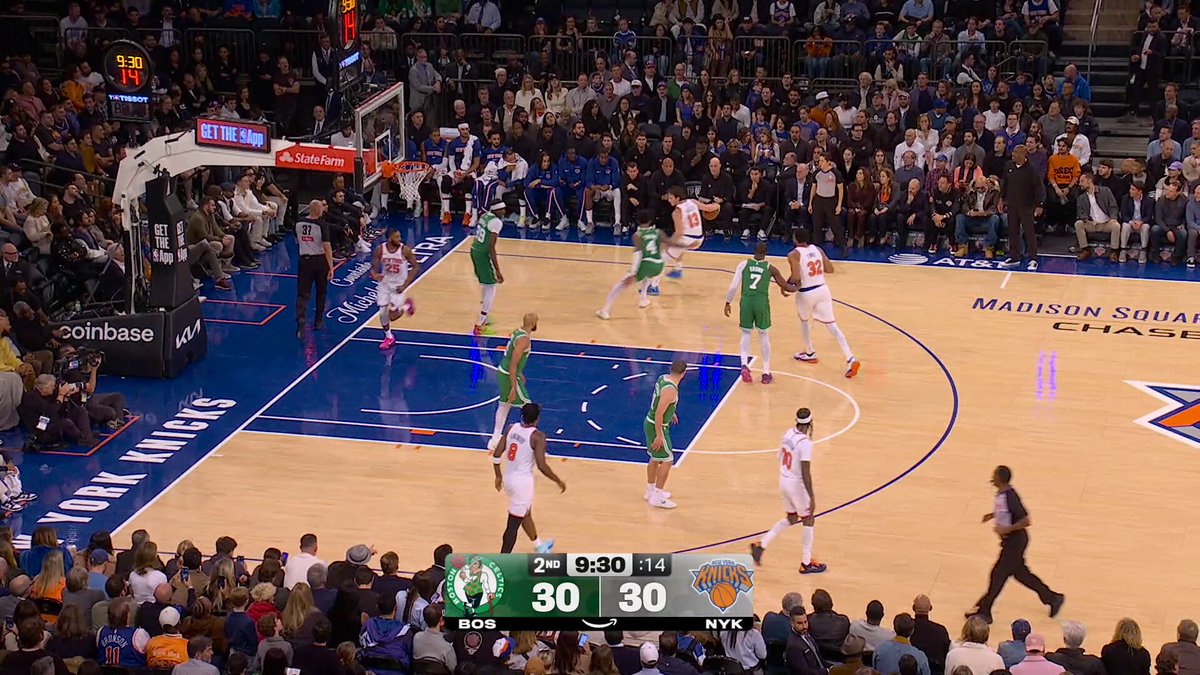 Mikal Bridges DRILLS the 3 for an 11-0 New York run 🎯
Back-and-forth BOS/NYK action is LIVE on Prime!