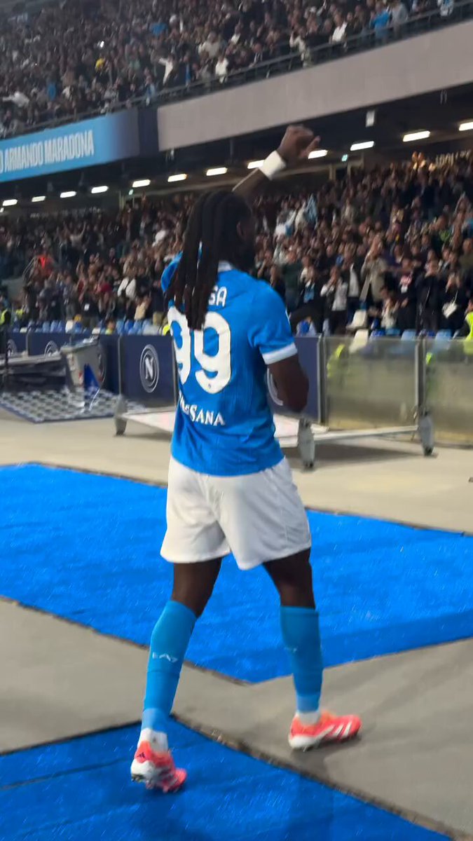 ssc ナポリ　ロサーノ メキシコ代表FWロサノ、ナポリから4年ぶりにPSV復帰！「僕自身と