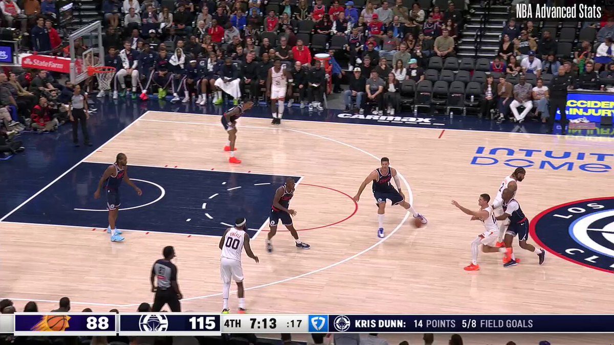 Thought this was the best Kawhi bucket vs Suns, made sure it was in my story today
Chris Paul gets this steal, and Kawhi hauled ass to run by every one of the Suns to score