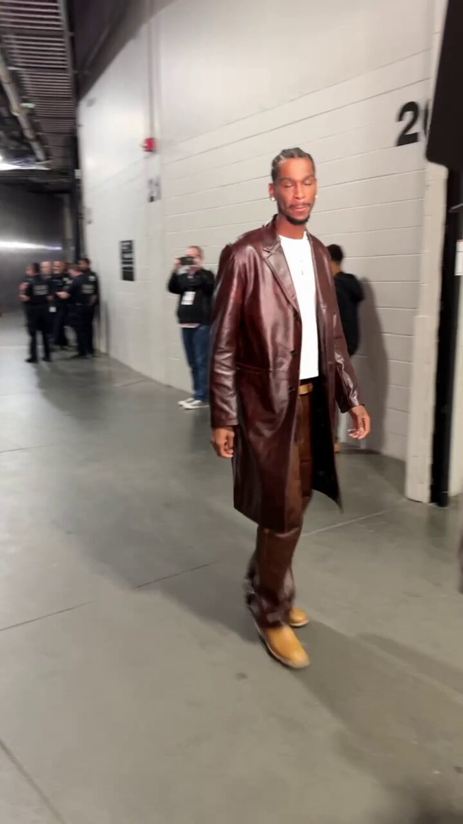 Coming off his 5th career 50+ point game on Thursday night, SGA arrives for Thunder/Hawks action 🔥
OKC/ATL I 7:30 PM ET on NBA TV