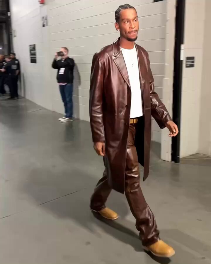 ⛈️ OKLAHOMA CITY IS IN THE BUILDING ⛈️
After Thursday's win vs. the Pacers, OKC became the 1st team in NBA history to open the season with back-to-back double OT games 👀
Thunder/Hawks I 7:30 PM ET on NBA TV