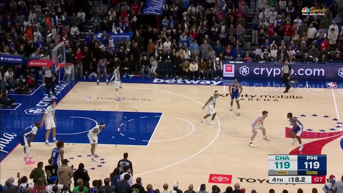 QUENTIN GRIMES GIVES THE SIXERS THE LEAD WITH 15 SECONDS TO PLAY!