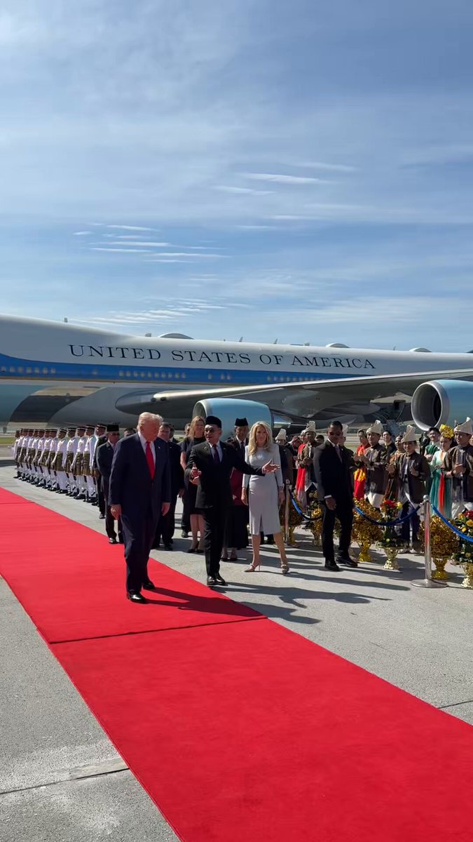 🚨 INVESTING : "Trump atterra in Malesia per il summit ASEAN, tra show e diplomazia"
