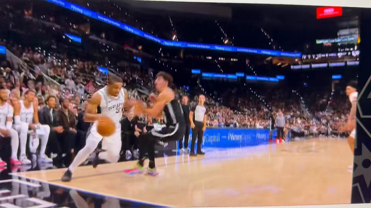 Keldon Johnson demonstrating perfectly how the 2 steps after the gather can take as long as he likes (provided he's not in the lane for more than 3 secs or shot clock doesn't expire)