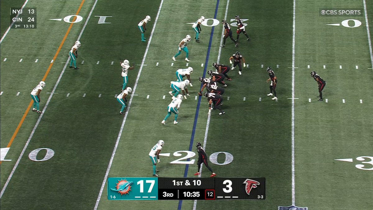 TDot scoops it up & gets us the ball back 👊
📺 @NFLonCBS & @paramountplus