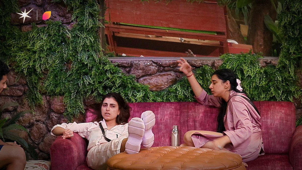 Tanya aur Farhana ne kiya Picture