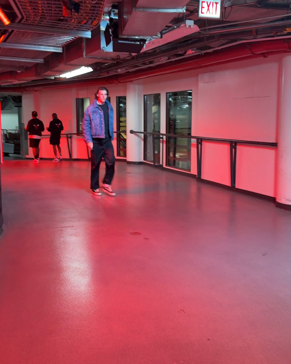 Josh Giddey arrives for Hawks-Bulls 🍿
20 PPG | 6.5 RPG | 7.0 APG through two games