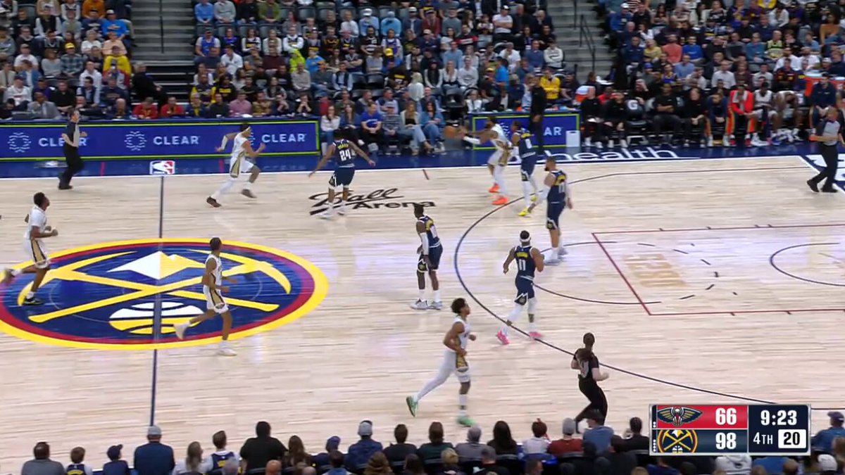 Jeremiah pulls off the INSANE reverse layup 😤

