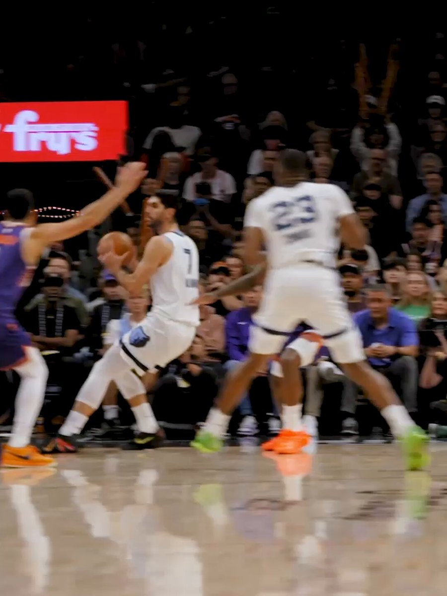 .@santialdama with the double-double 🦾
📊 14 PTS (6/12 FG)
📊 10 REBs