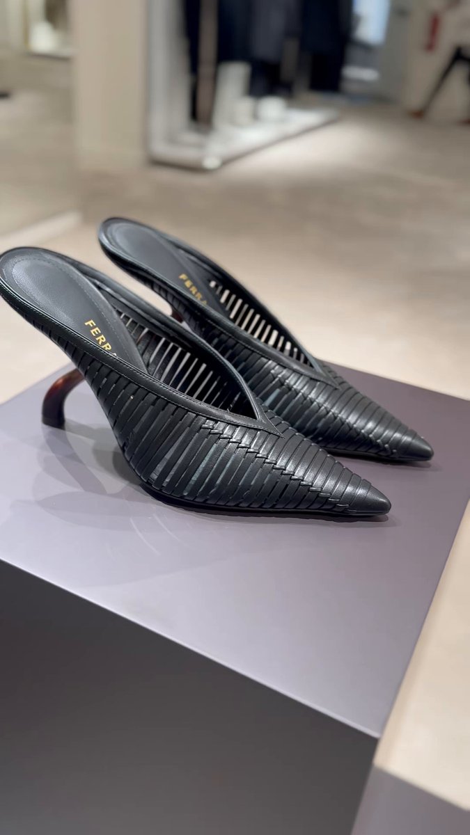 新品同様　24万円　フェラガモ　最高位レーベル　トラメッザ　9　スペシャルモデル 7d2ddf4a03605902e49472ee03a490