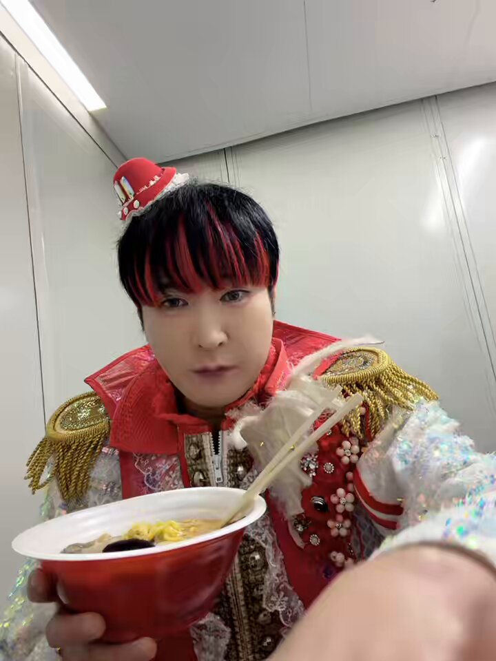 ミキティー本物【二丁目の魁カミングアウト】 (@mikity_sakigake