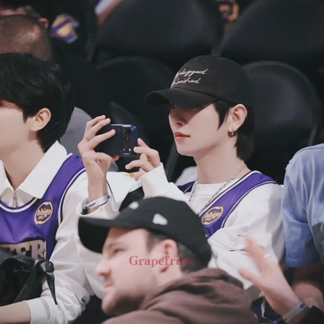 𝐆𝐫𝐚𝐩𝐞𝐟𝐫𝐮𝐢𝐭. on X