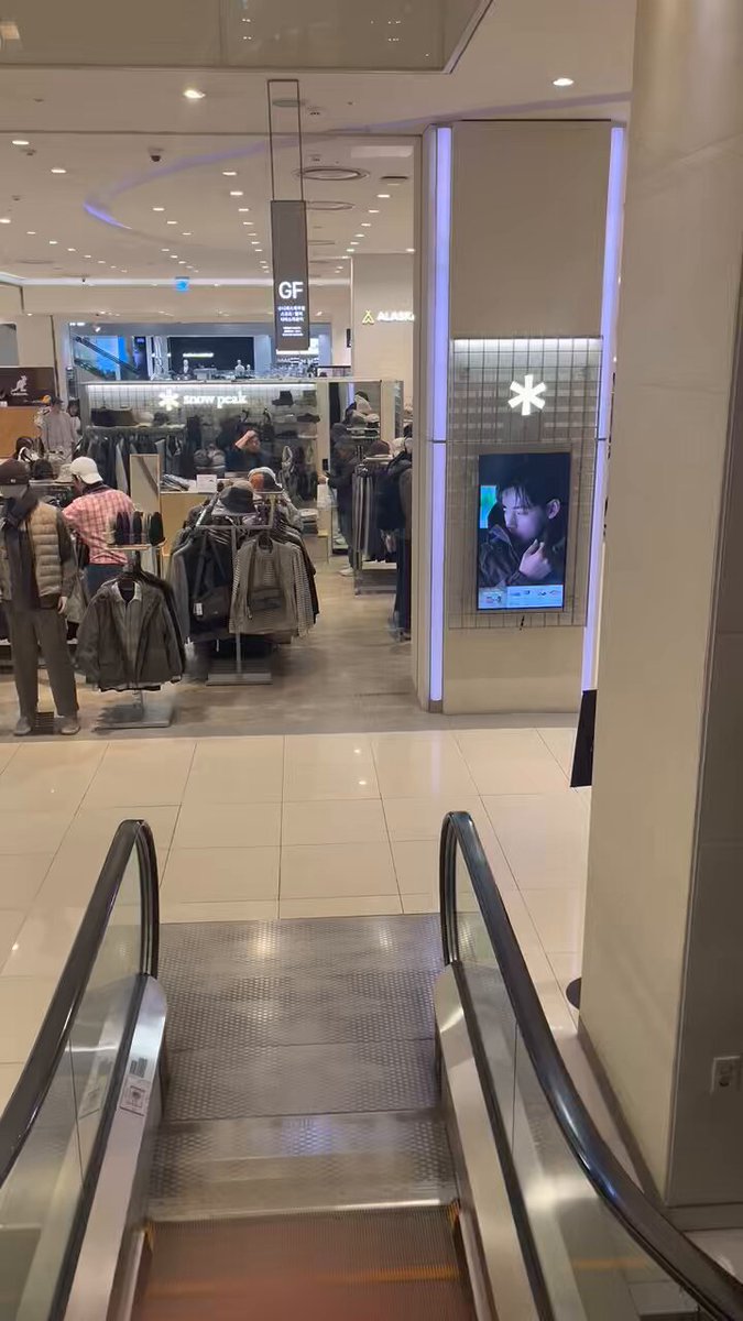 Rikaページ♡⃜ _ 📷 @fujiyabu_yuki_ 💄 @iamai_220 👗 @stylist_kanaetakagi