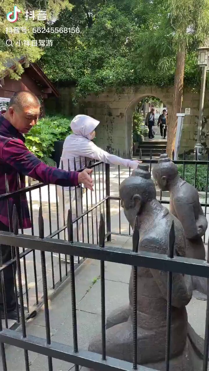 Bu yerda har doim bir eshak porno toplaydi