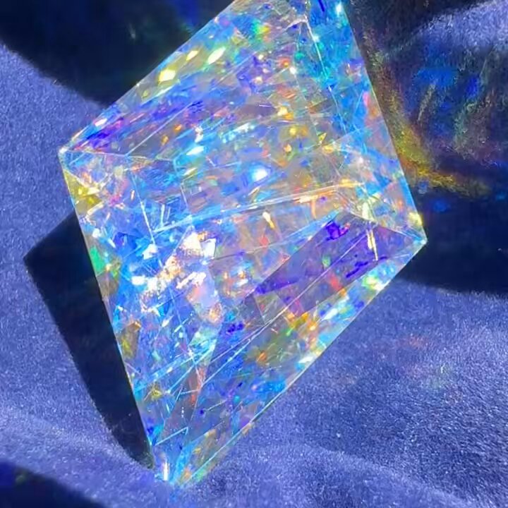 虹の結晶 モナジー工房 🌈💎光とガラスのコラボ 虹の結晶 モナジー工房