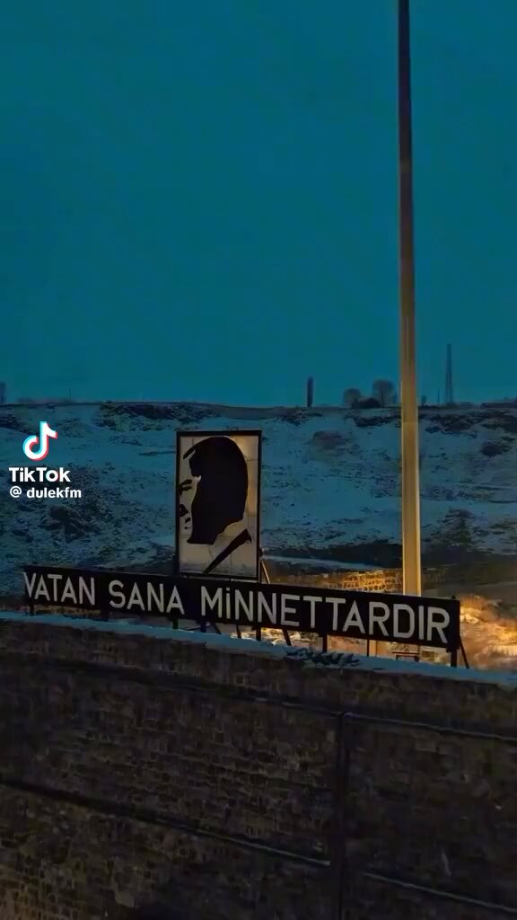 Katta qora xorozlar bilan porno tomosha qiling