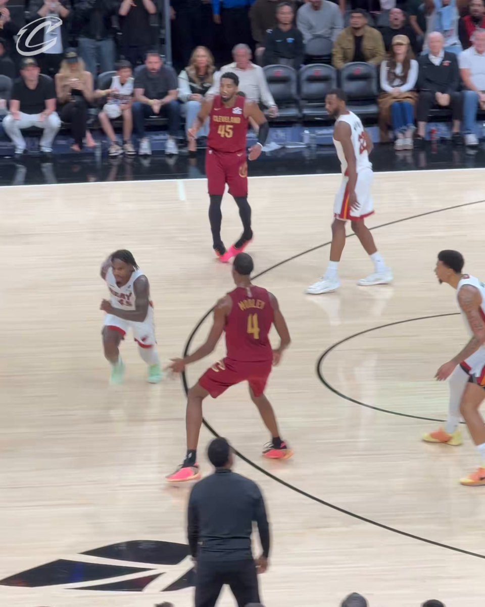 EVAN. MOBLEY. 

@evanmobley | #LetEmKnow 