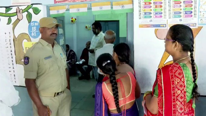 Jubilee Hills By-election: జూబ్లీహిల్స్‌ ఉపఎన్నికలో ఓటేసేందుకు ఆసక్తి చూపని ఓటర్‌! విజయం ఎవరి ధీమా వాళ్లదే!