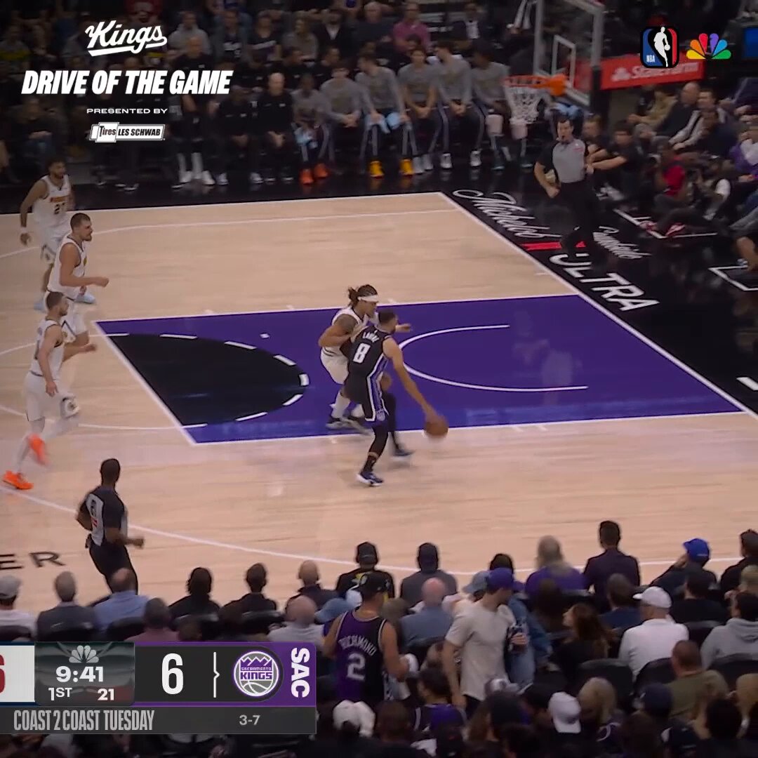 LaVine gets thru the lane 🏎️  
   
Drive of the Game presented by @LesSchwab 