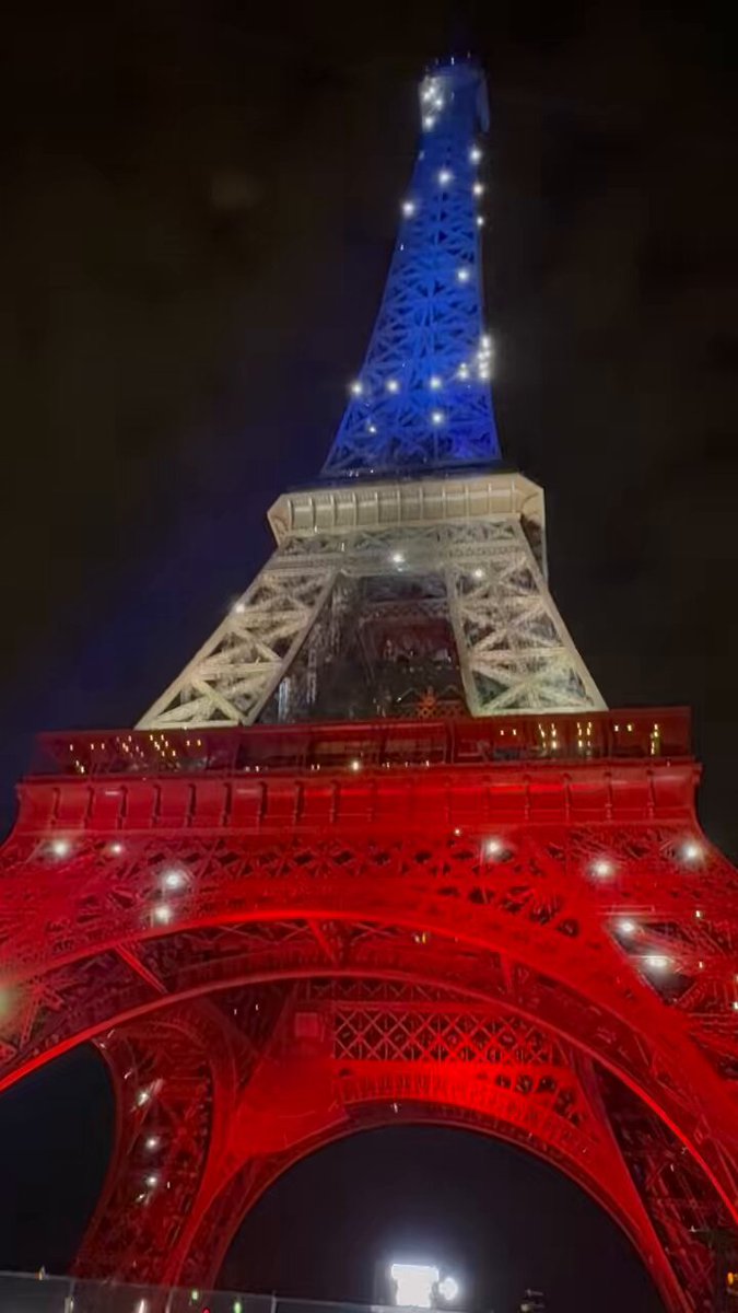 キラキラ✧*。アート 水晶絵 エッフェル塔と赤いクラシックカー【未開封品】 キラキラ✧*。アート 水晶絵 エッフェル塔と赤いクラシックカー【未