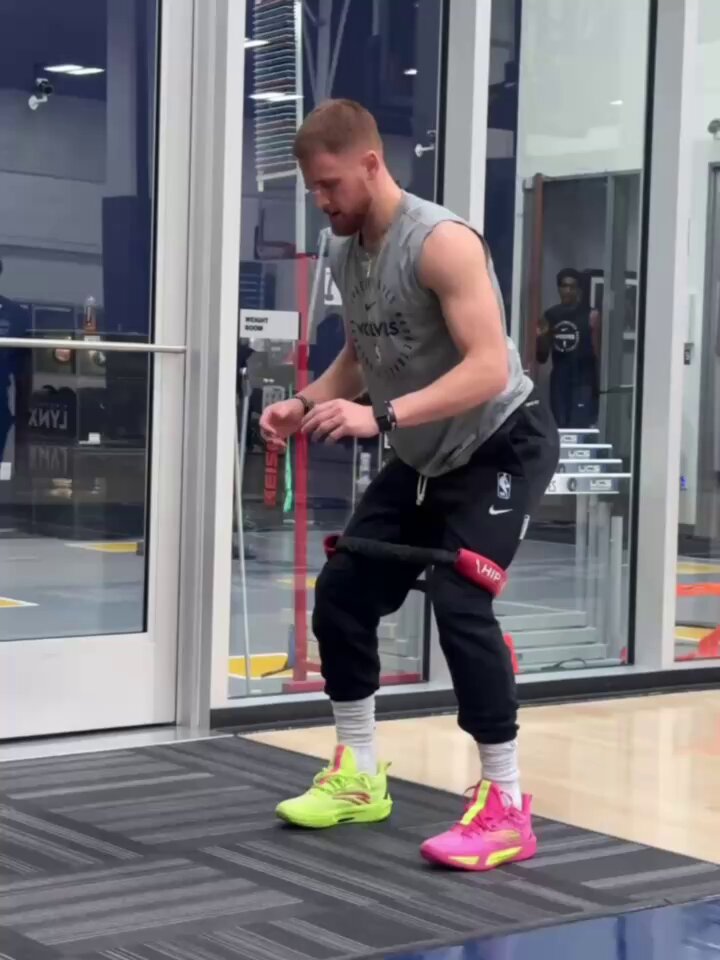 The @Timberwolves have been puttin' in work in the weight room this week... and they've won 4 in a row!

DEN-MIN | 8 PM ET | NBA League Pass