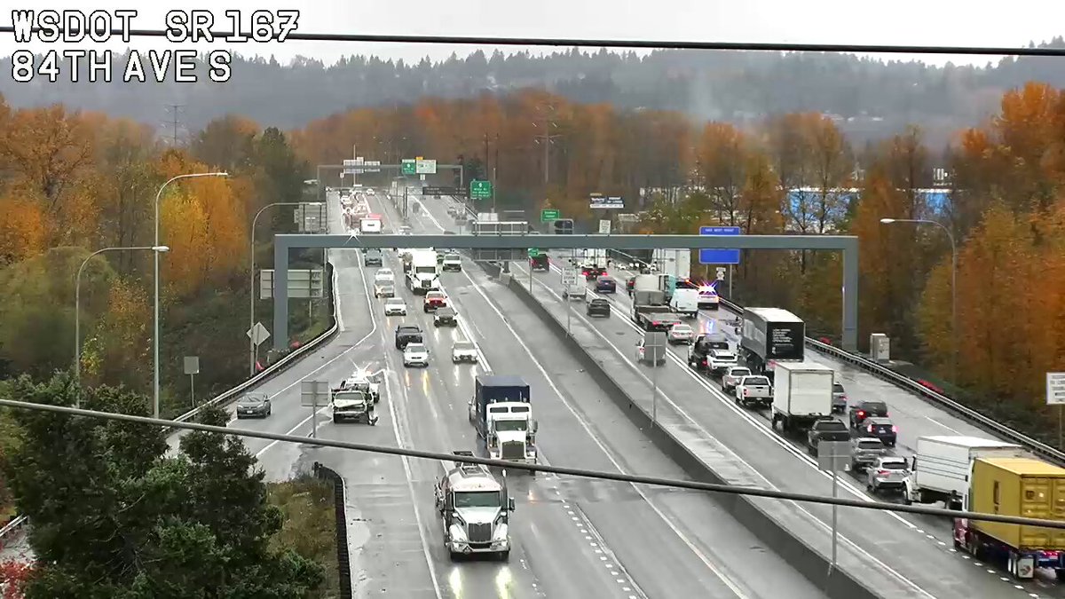 84번가로 향하는 NBS SR 167 경사로가 다시 열렸지만, 법 집행 기관은 여전히