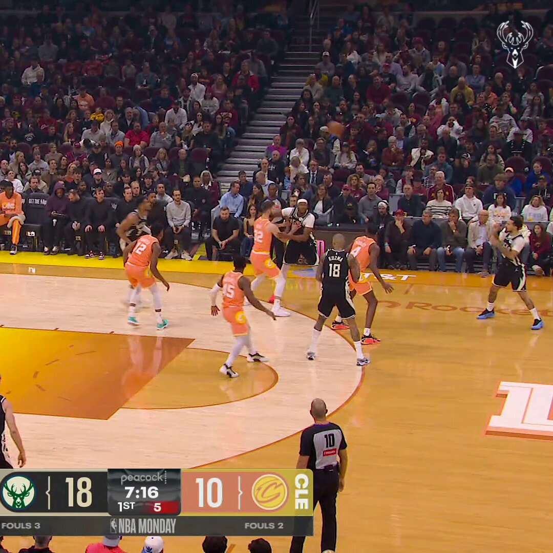 This Giannis baseline fade is tuff. 😮‍💨 