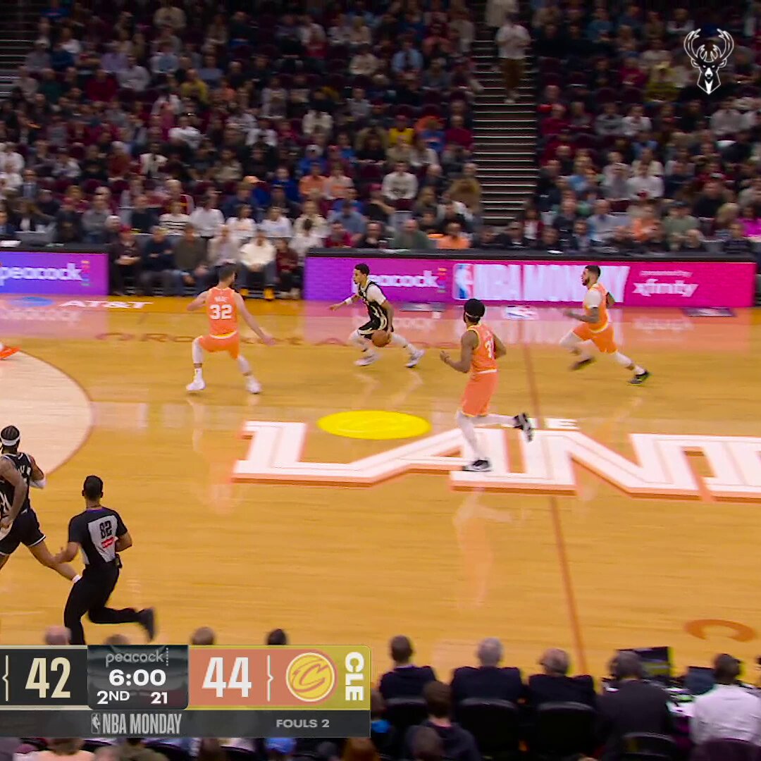 Ry with the nice lefty lay in transition. 