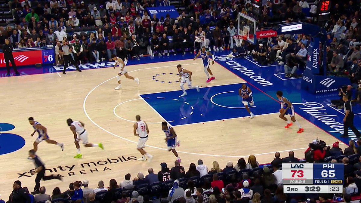 1️⃣3️⃣ points in Q3 for @TyreseMaxey 