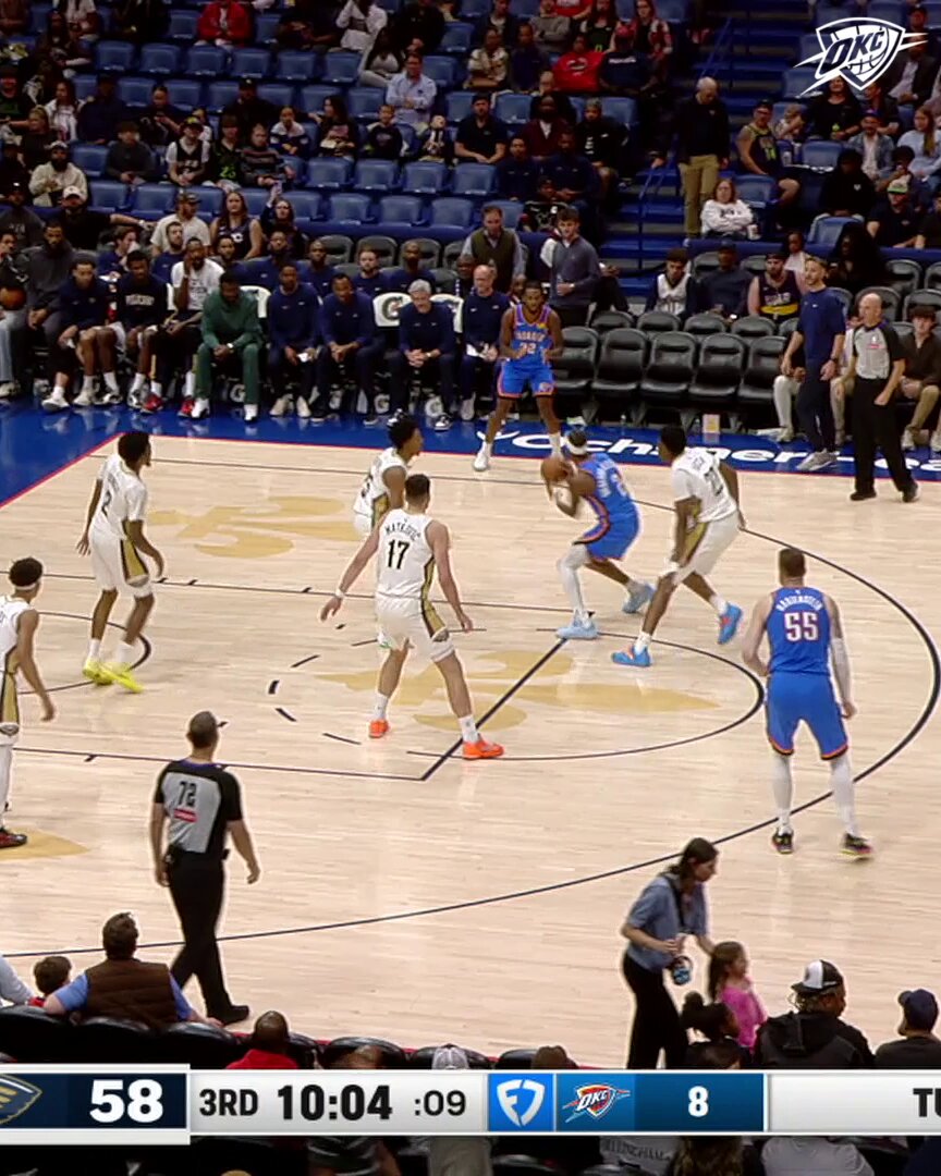 Slipping, side stepped the defender, off the glass and in 🤝 