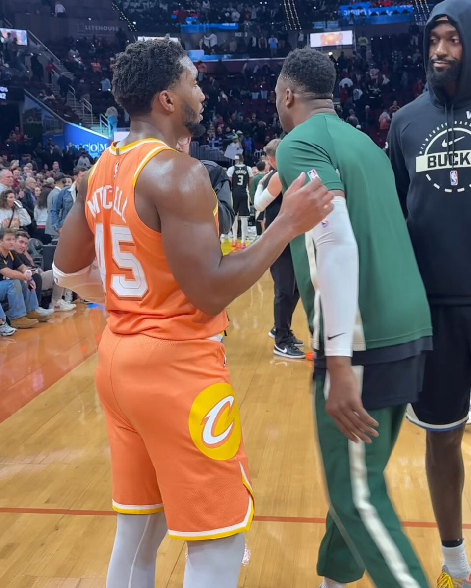 A hard-fought home victory for the @cavs 🔥

Spida scores 37 as Cleveland outlasts Milwaukee at home! 