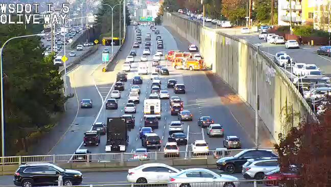 明确：Mercer St (MP 167) 北行 I-5 的所有车道现已开放。更新：在