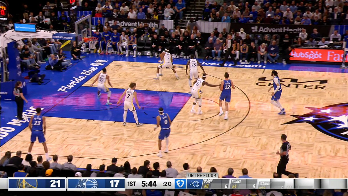 Let it fly, Tristan da Silva 👌

He's got a quick 8 points for the Magic! 