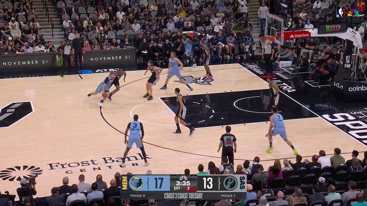 De'Aaron Fox steal ➡️ Jeremy Sochan three

Spurs turning defense into offense on NBC & Peacock! 