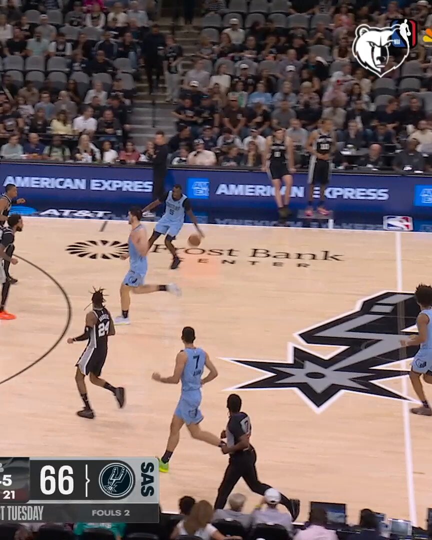 The rook with back to back 3s 🔥

8-0 run to take the lead 🐻 