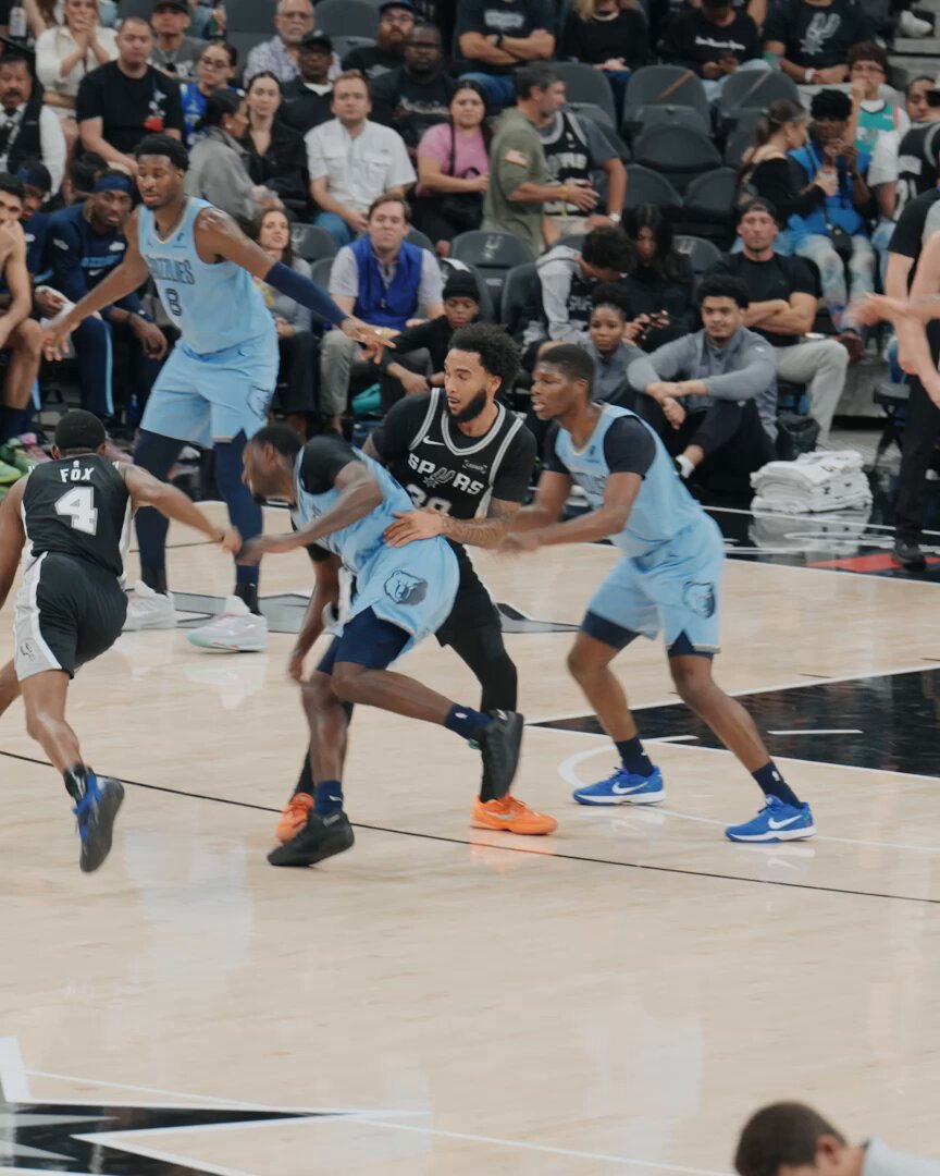 THAT SWIPA SPINNNN 😮‍💨😮‍💨😮‍💨

📺@NBAonNBC 