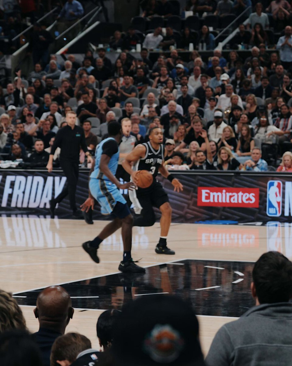 Quick hands, quick buckets 😎🪣

📺@NBAonNBC 