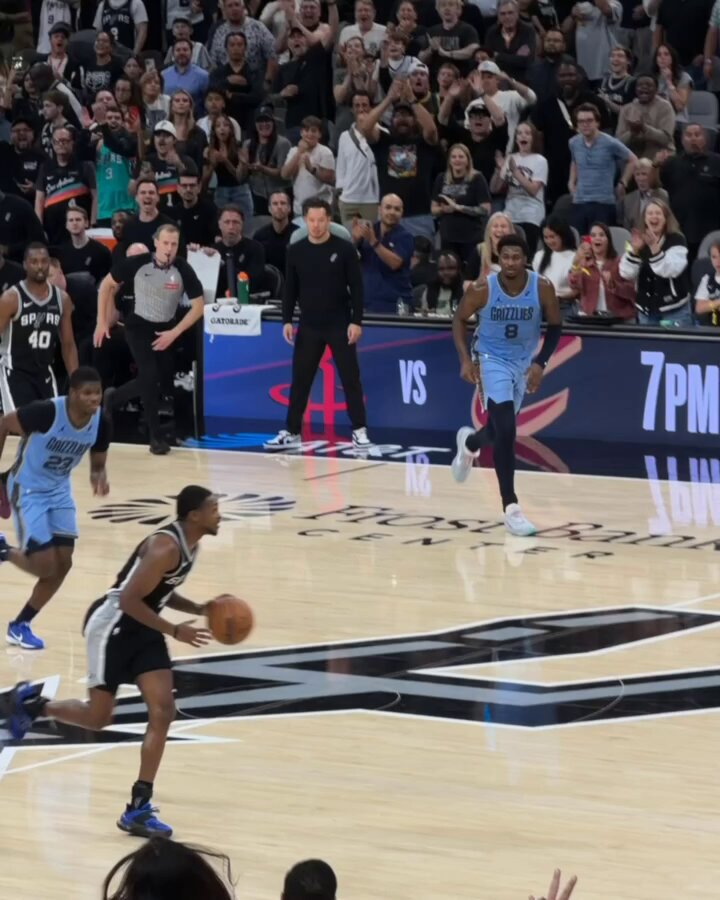 De'Aaron Fox (26 PTS) leads the @spurs to their 10th win of the season!

It's San Antonio's best start to a season since 2016-17! 
