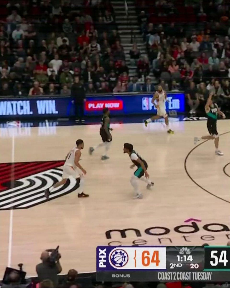 Shaedon Sharpe in the first half 👀⤵️

▫️20 PTS
▫️3 AST
▫️2 REB
▫️1 STL 