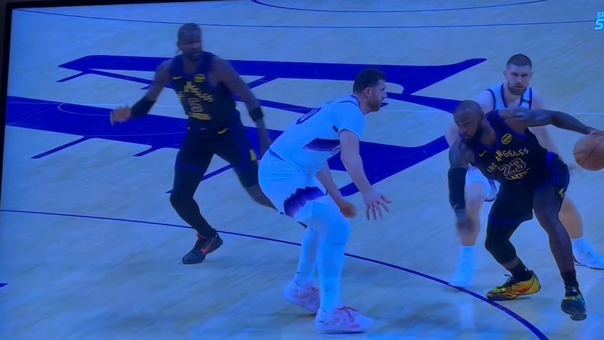 LeBron back to back assists for a double double... just having fun out here with the nice lefty no look shovel 