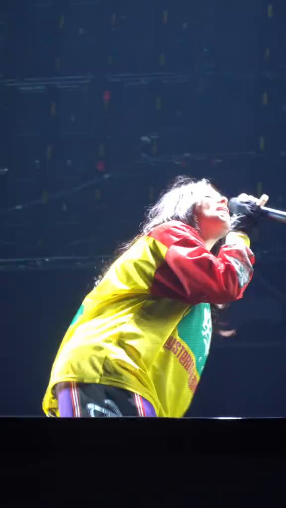 HARDANDSOFTPhoenix1: Billie performing 'THE GREATEST' at the