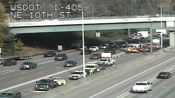 更新：由于这次碰撞，贝尔维尤 NE 8 大道附近的 SB I-405