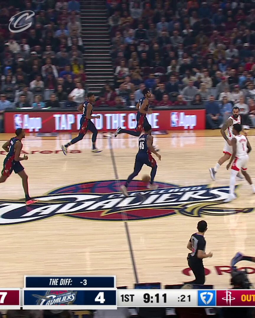 🔥 Dre is 2-2 from three early in Q1. #LetEmKnow 