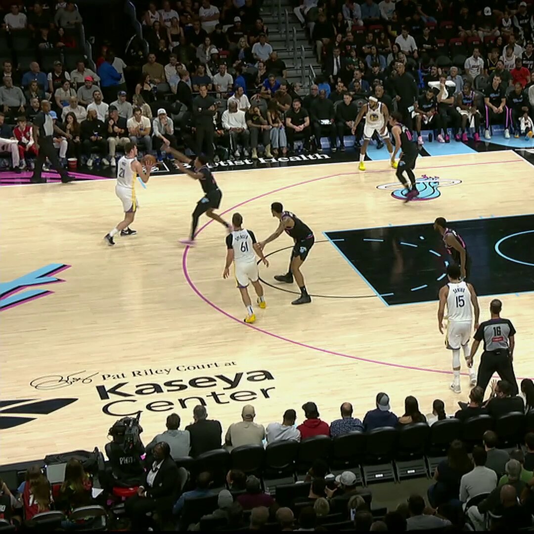 Watch ya head 🤯

📺 @NBCSAuthentic 