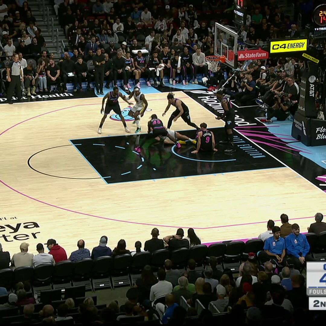 QP for three 👌
Tie game

📺 @NBCSAuthentic 