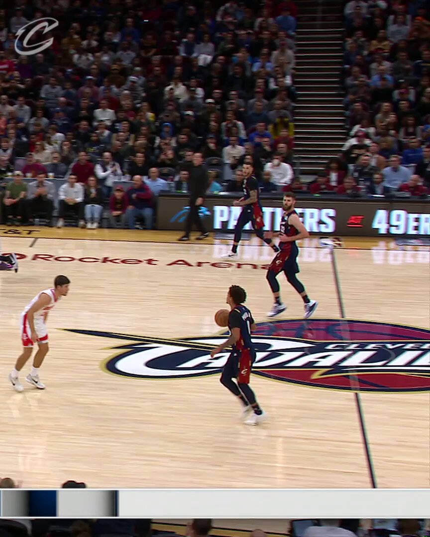 LONZO. BALL. 

@ZO2_ is 2-3 from beyond the arc in the third. #LetEmKnow 