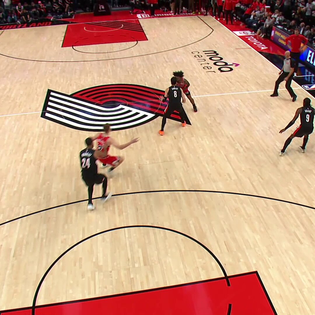 DRIVE &amp; KICK FROM COBY WHITE.

@TISSOT BUZZER-BEATER FROM NIKOLA VUČEVIĆ.

CHICAGO WINS A THRILLER IN PORTLAND.

⏰ Everyone Gets 24