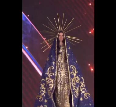 Image for the Tweet beginning: 🚨[Vidéo ] Le sacrilège en