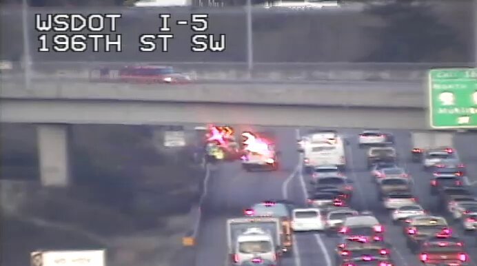 I-5恢复通行，HOV车道有延误！