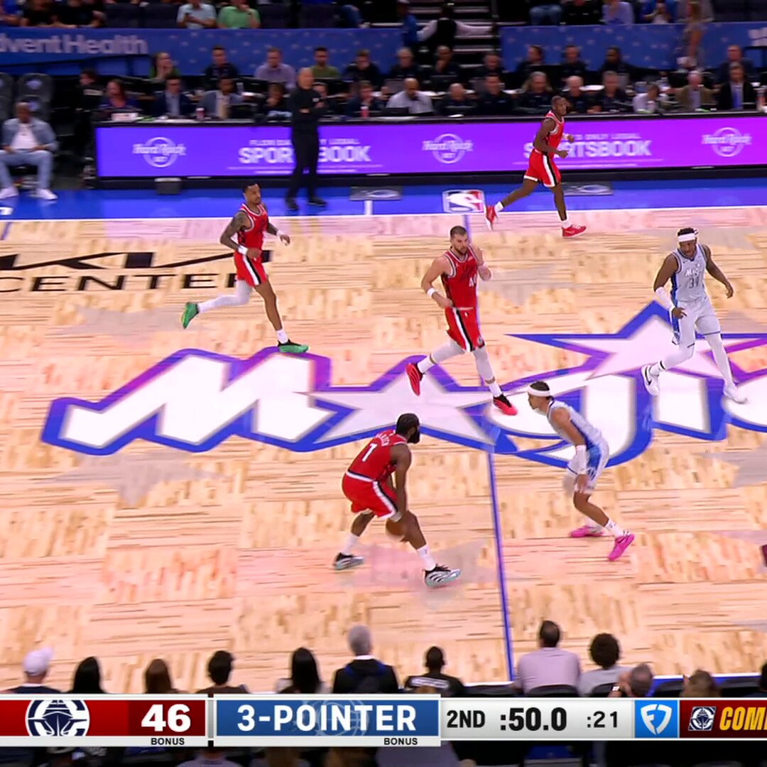 Make that 24 PTS in the first half for UNO 👌  